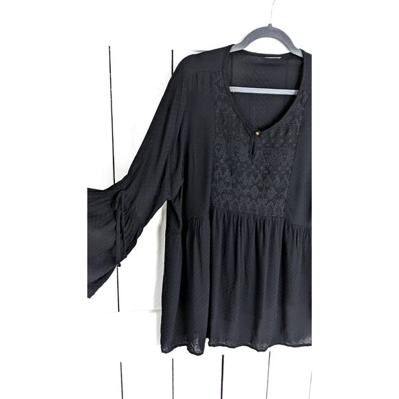 Black bell sleeve embroidered pullover boho blouse - Picture 4 of 4